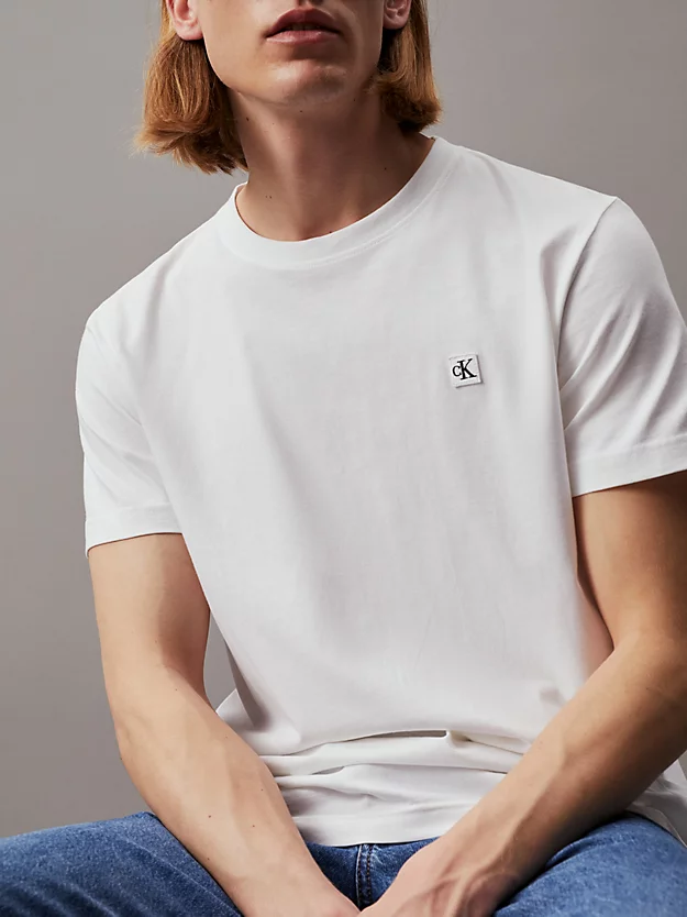Camiseta com monograma
