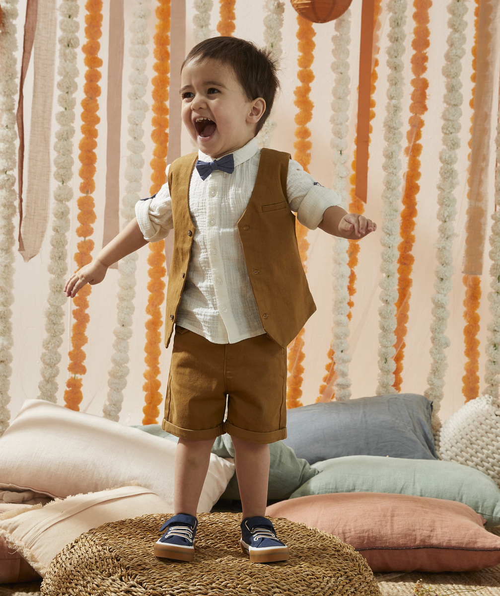 VESTE SANS MANCHES BÉBÉ GARÇON CAMEL AVEC BOUTONS