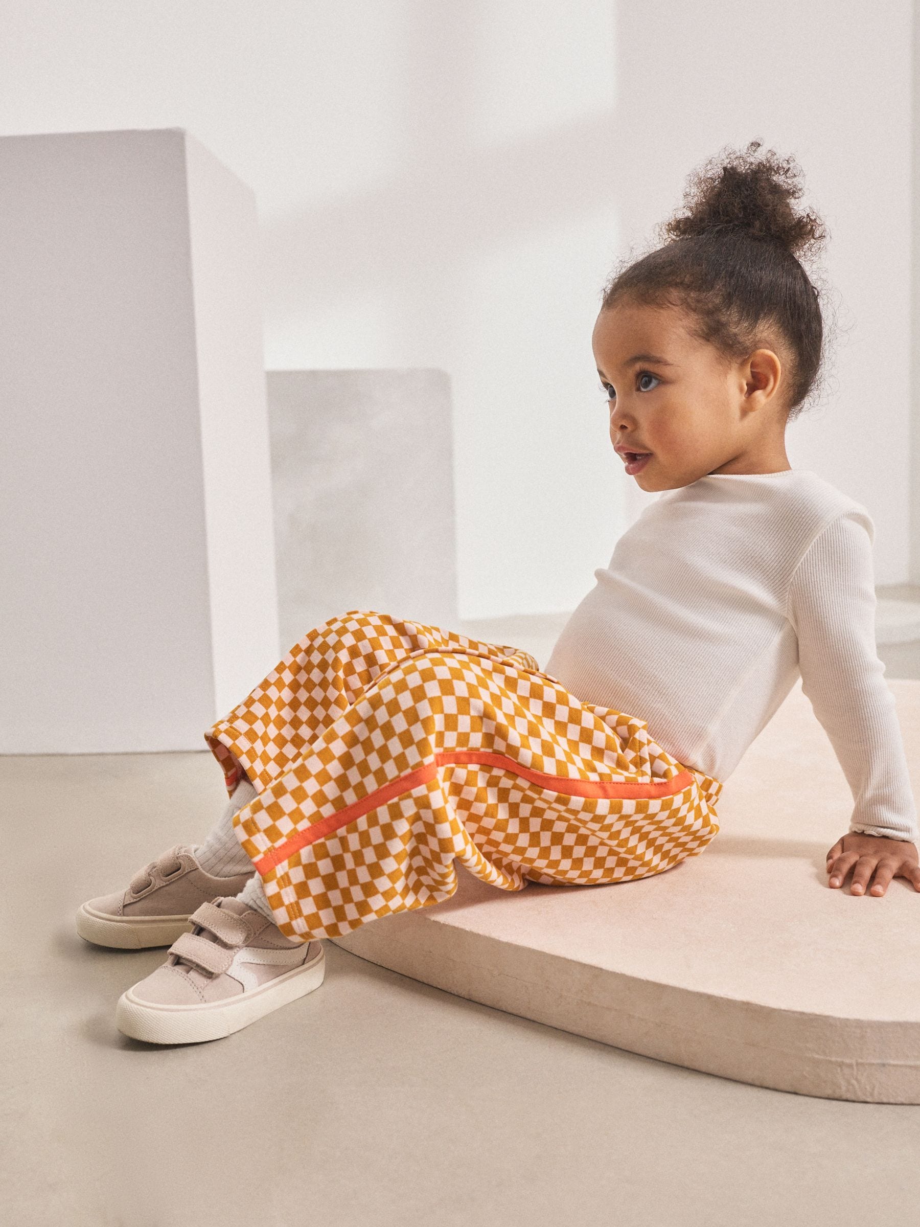 Oranje met dambordmotief - Broek met wijde kortere pijpen (3mnd -7jr)