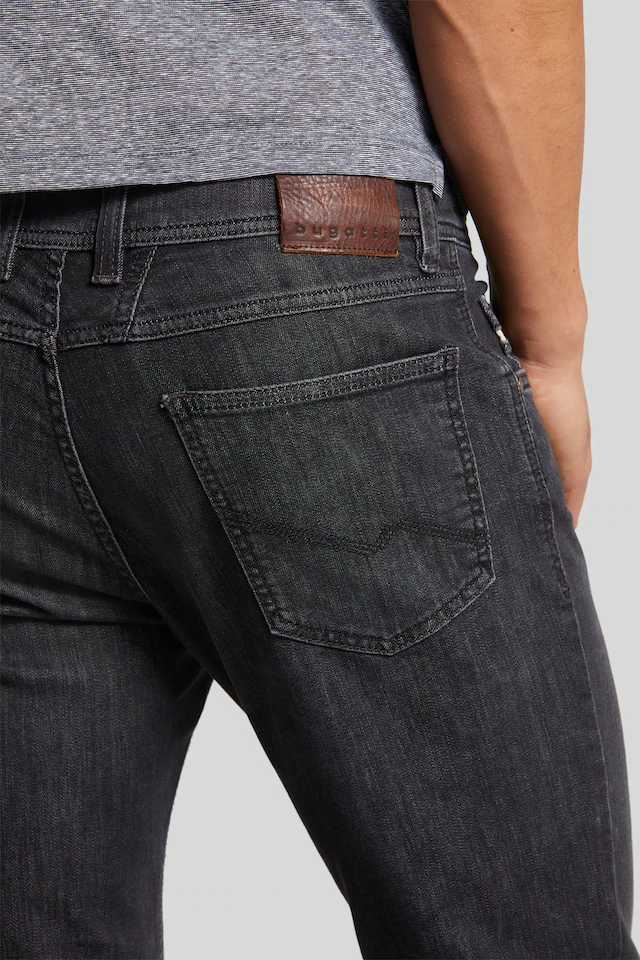 bugatti 5-Pocket-Jeans »Basic Essential«, Authentic Denim
