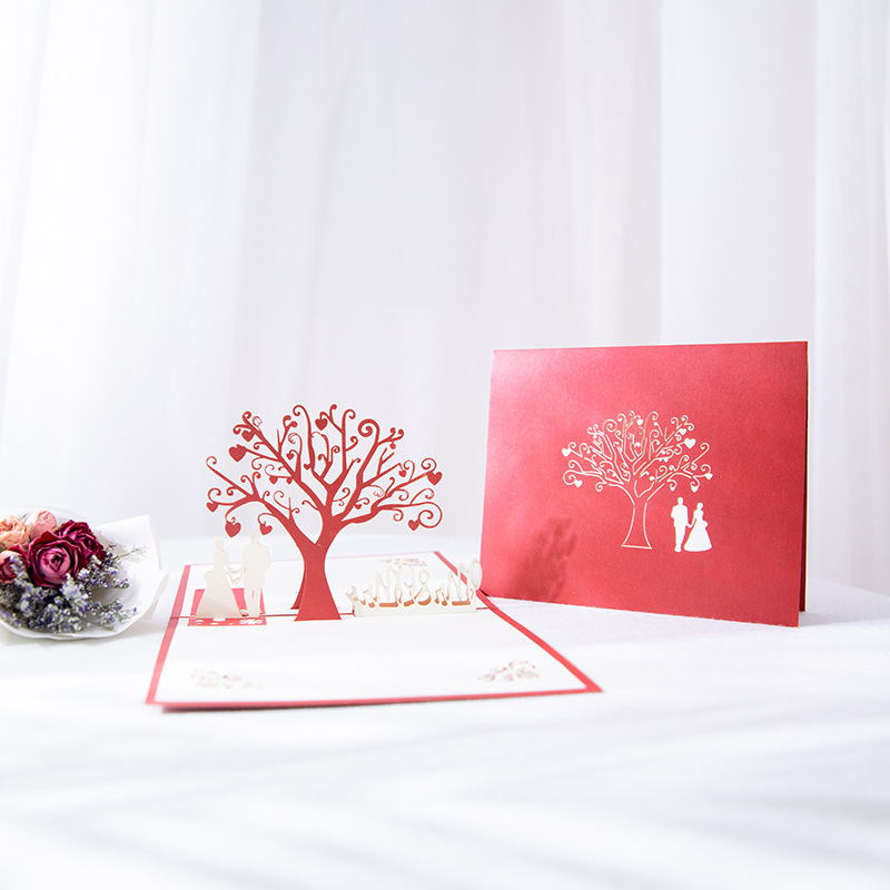 Hochzeits Glückwunschkarte Brautpaar unter Baum Pop-Up Doppelkarte   Umschlag - Rot