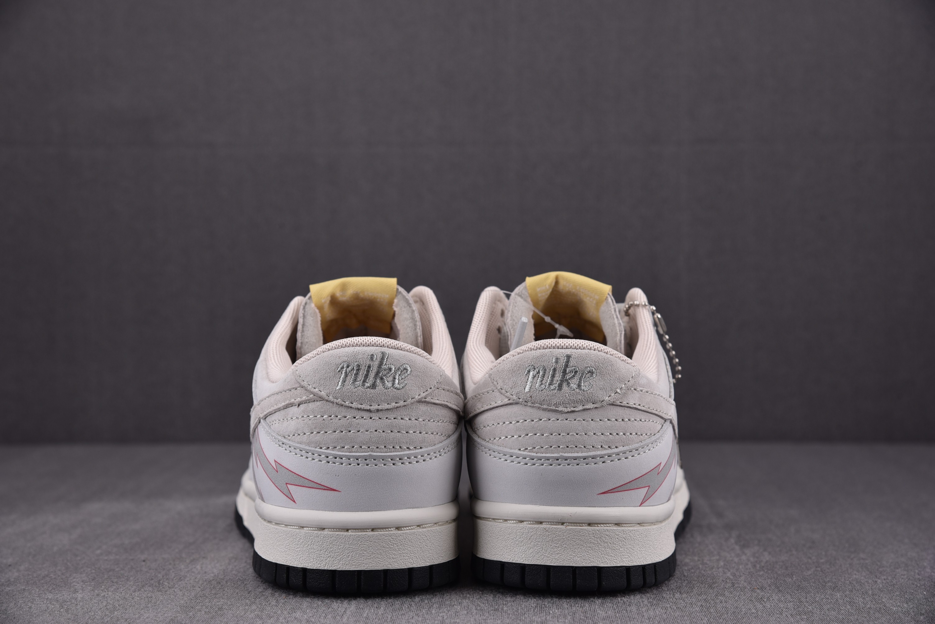 Nike SB Dunk Low Flash Tatoo Cream Grey Black