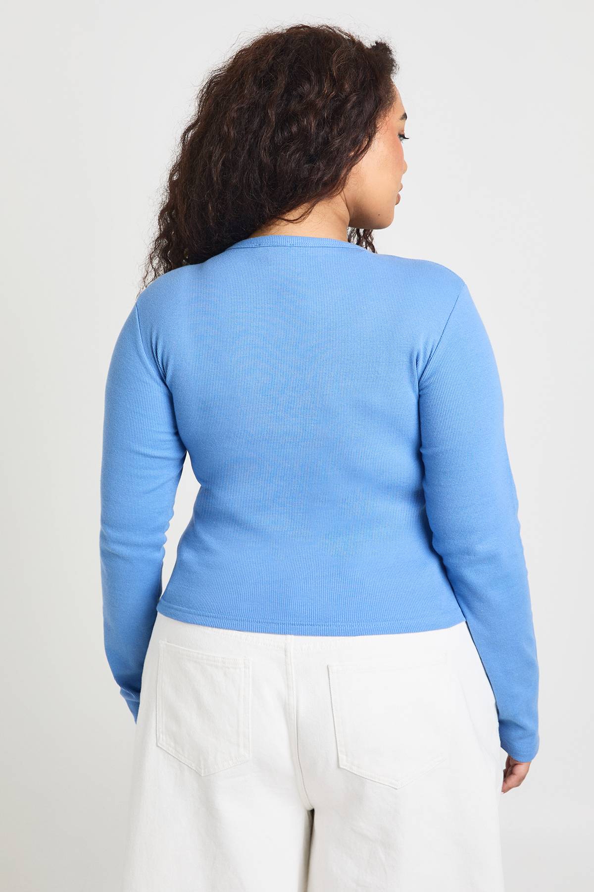 boohoo Haut Côtelé Ajusté À Manches Longues Longueur Allongée Grande Taille Basique