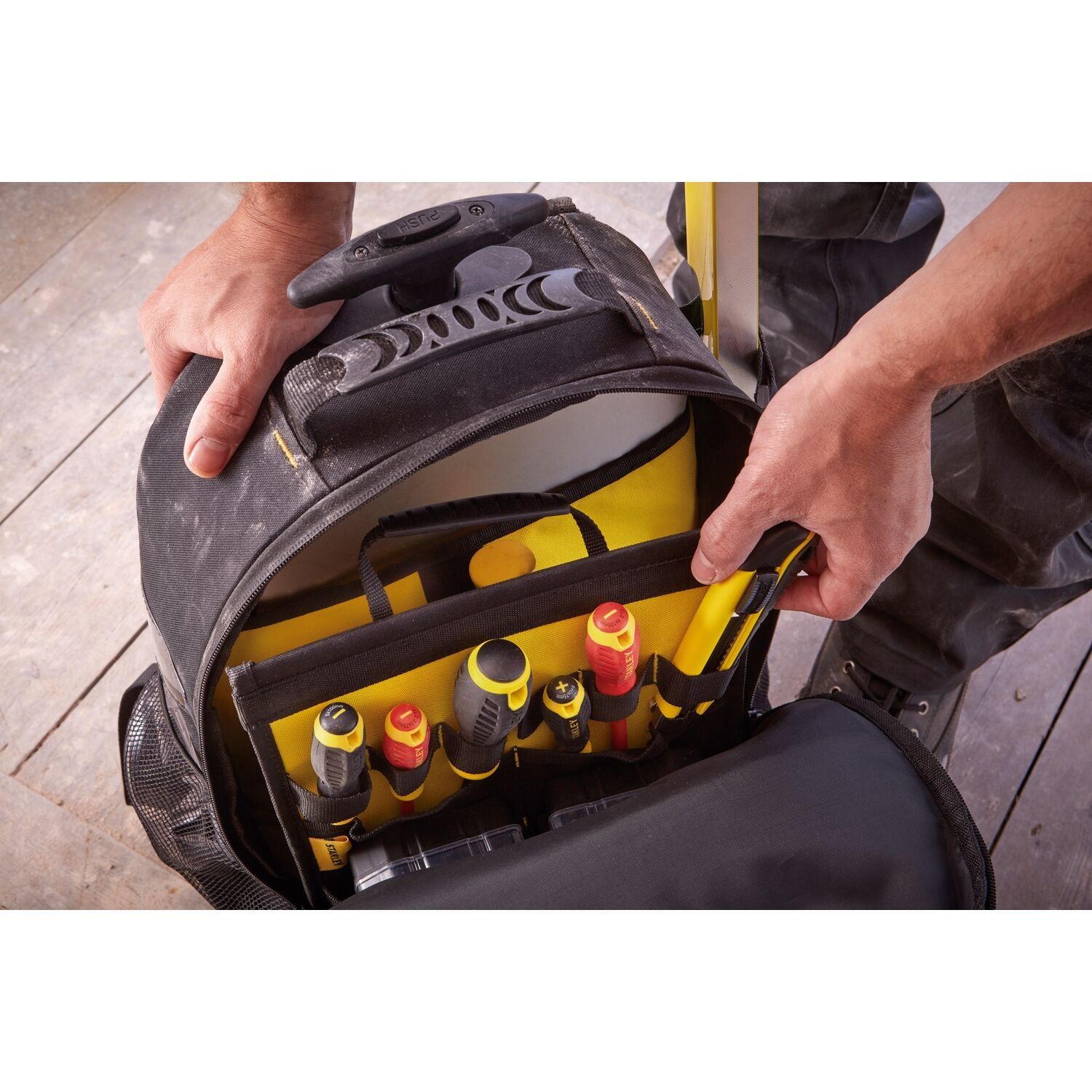 Stanley STST83307-1 Gereedschapsrugzak met wielen