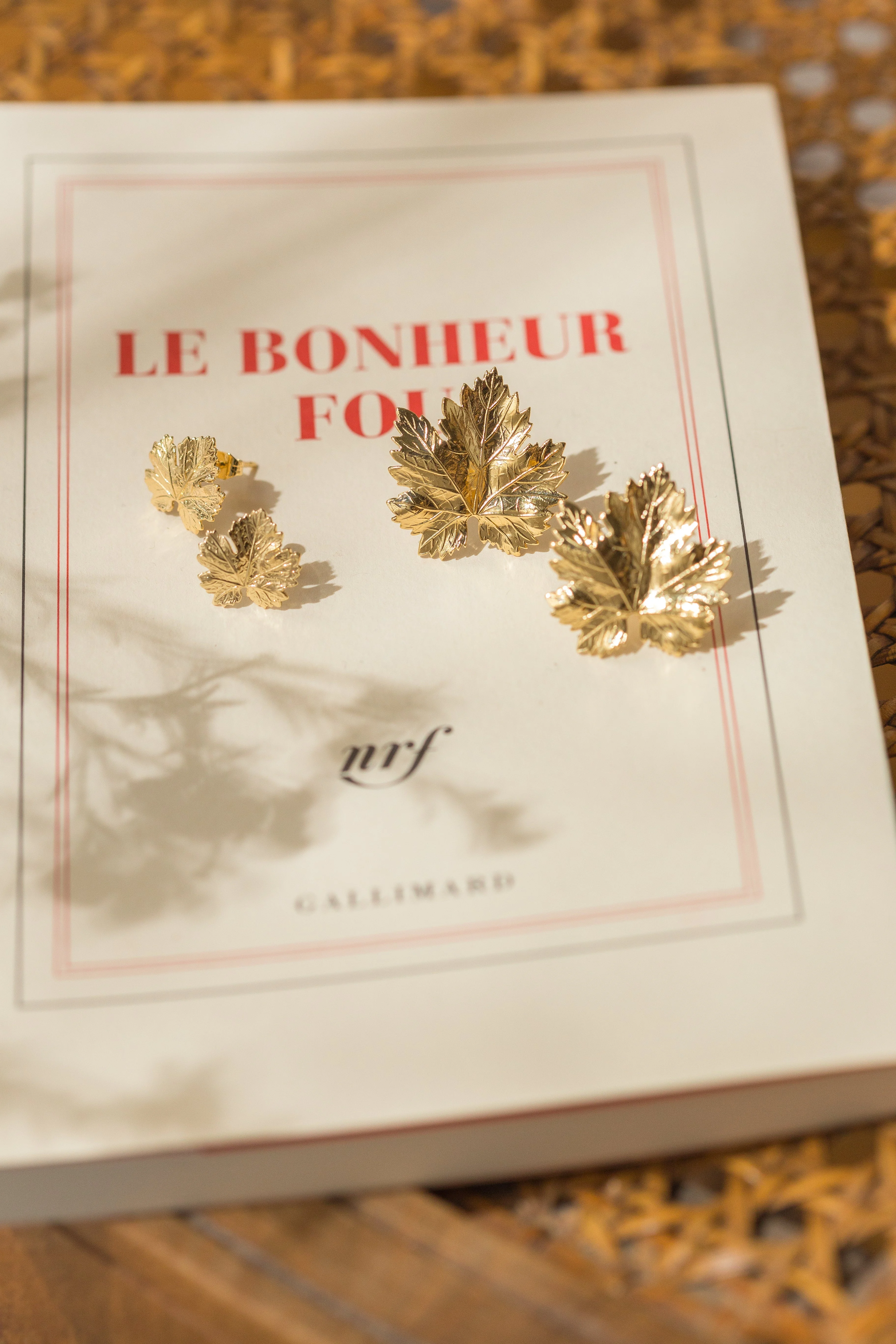 HÉRA - Maxi boucles d'oreilles puces feuilles doré à l'or fin | Doré
