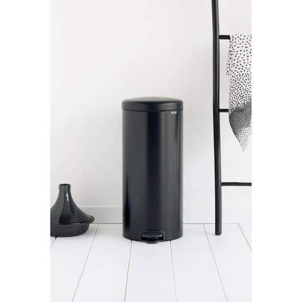 Brabantia newIcon pedaalemmer 30 liter met kunststof binnenemmer - Matt Black