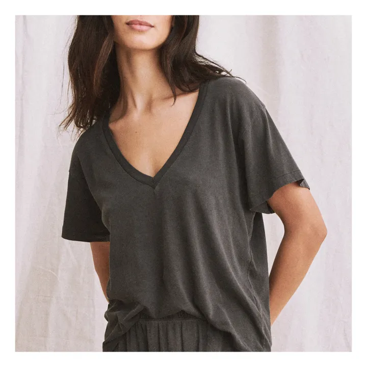 The Great T-shirt The V-Neck | Washed Black