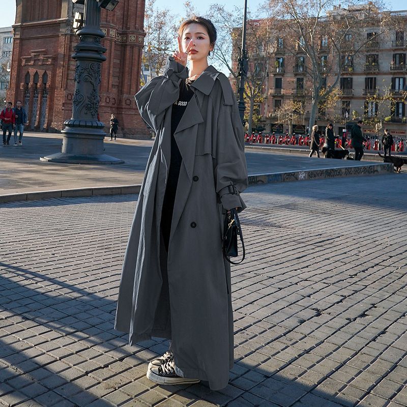 Ango - Trenchcoat met dubbele rij knopen en sjerp