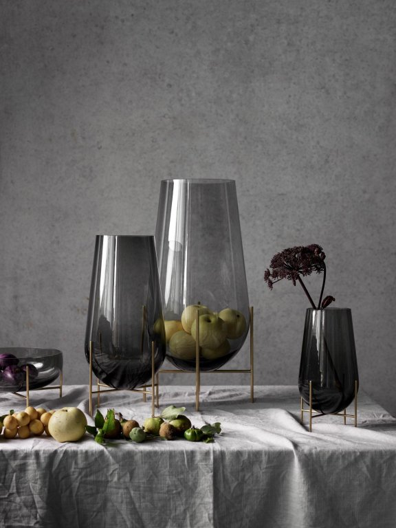 Audo Copenhagen Échasse vaas vloervaas large Smoke / Brushed Brass