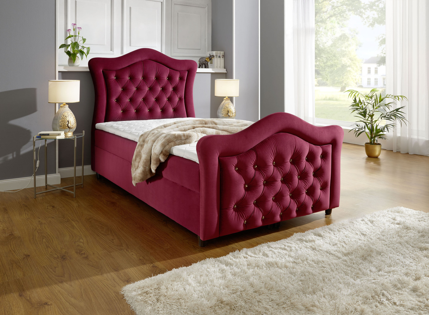 Boxspringbett mit gepolsterten Kopf- und Fußteil