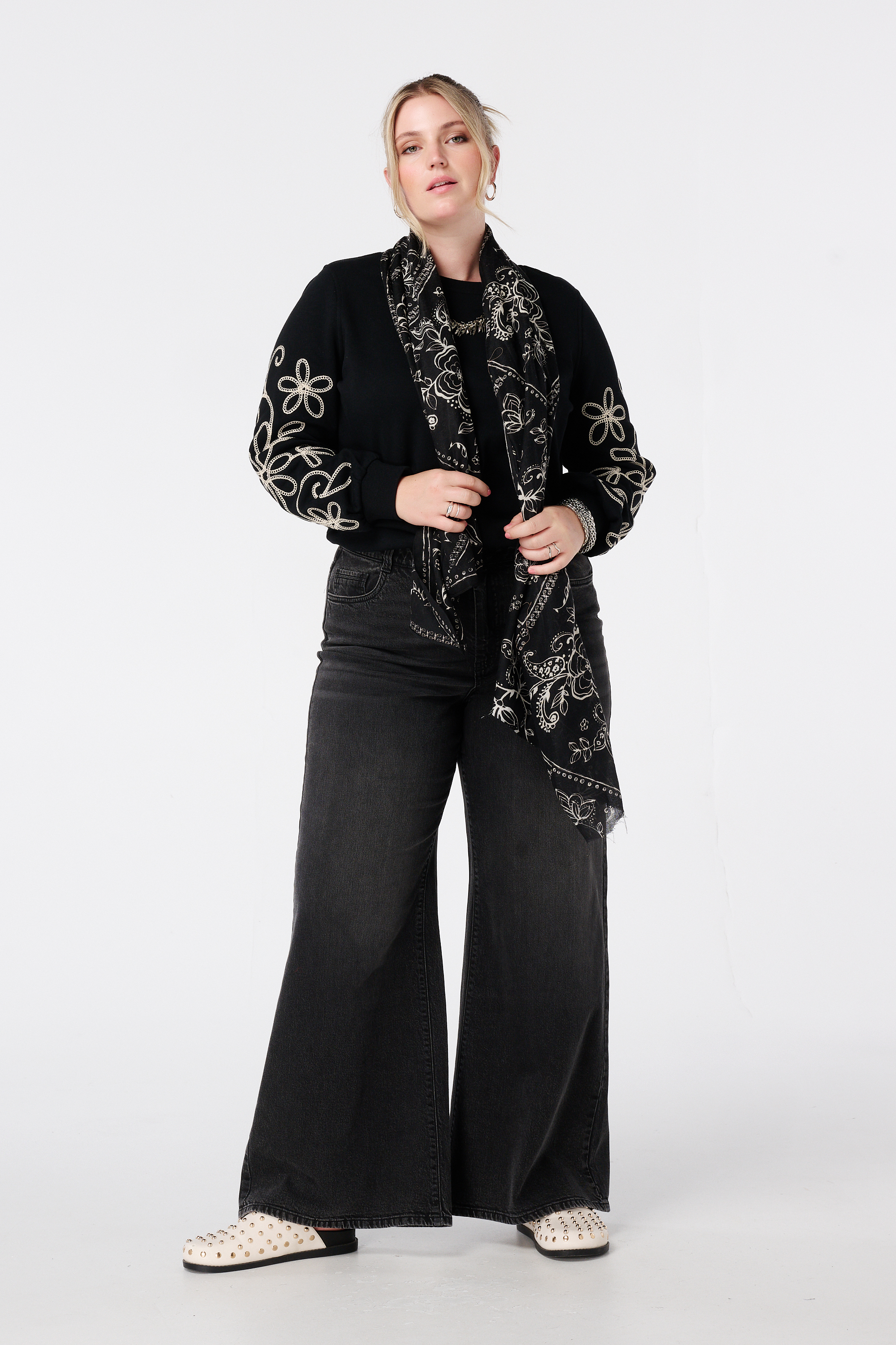 Sweater met broderie details Zwart