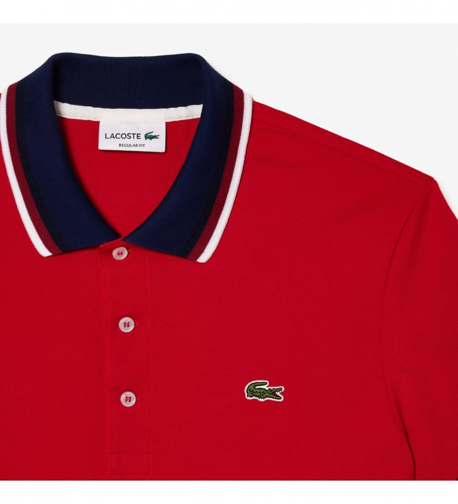 Polo masculina Lacoste de corte regular em piqué de algodão elástico com gola vermelha contrastante.