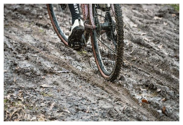 Pneu Gravel Hutchinson Tundra 700 mm Tubeless Ready Souple Hardskin Bi-Compound Flancs Beiges Tan