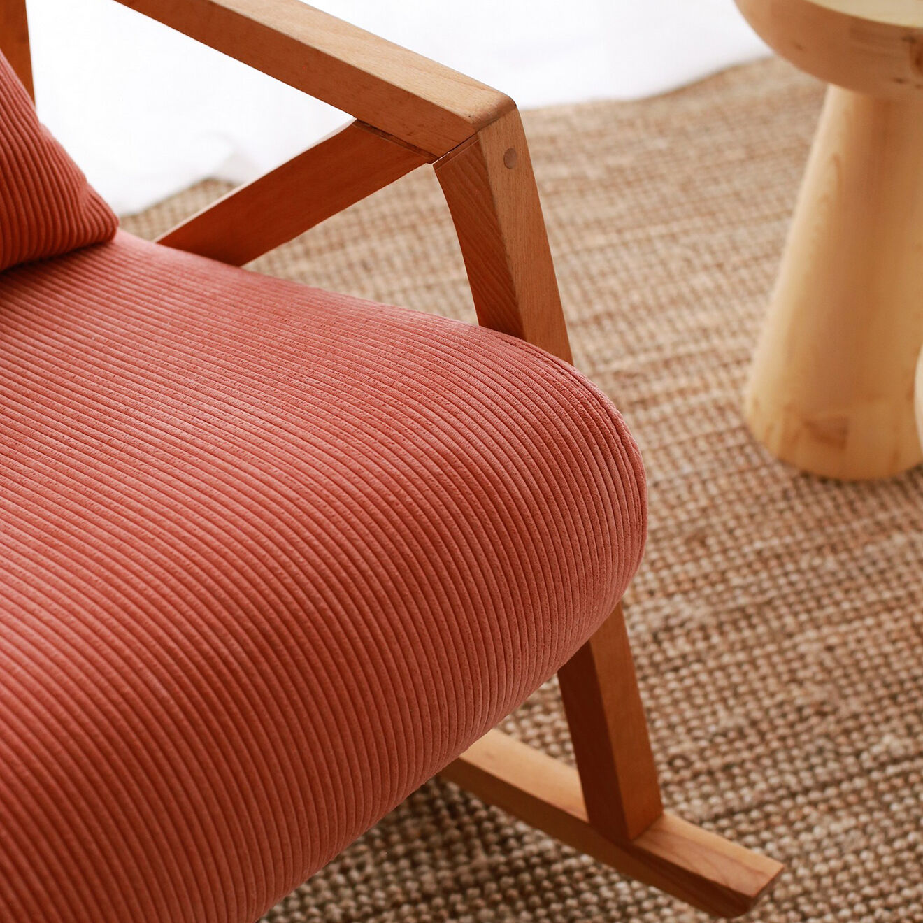 Homitis Fauteuil à bascule en Velours côtelé Nini Sallanan vermilion - 85x67x75 cm