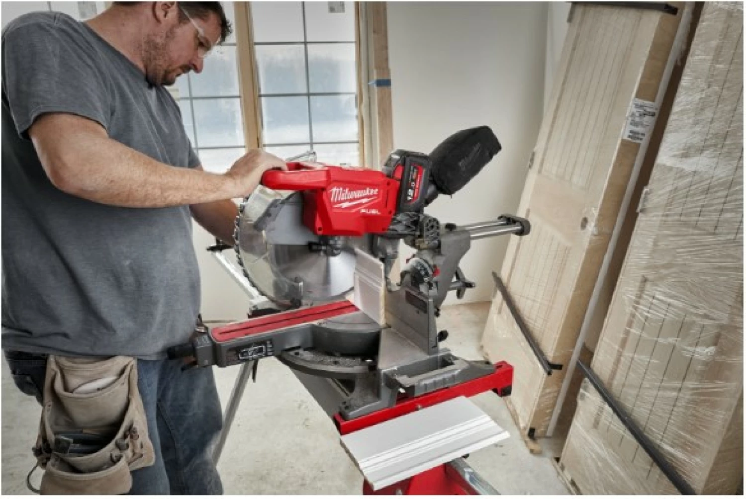 Milwaukee M18 FMS305-121 18V Li-Ion accu Afkortzaagmachine set (1x 12ah accu) - 305 x 30mm