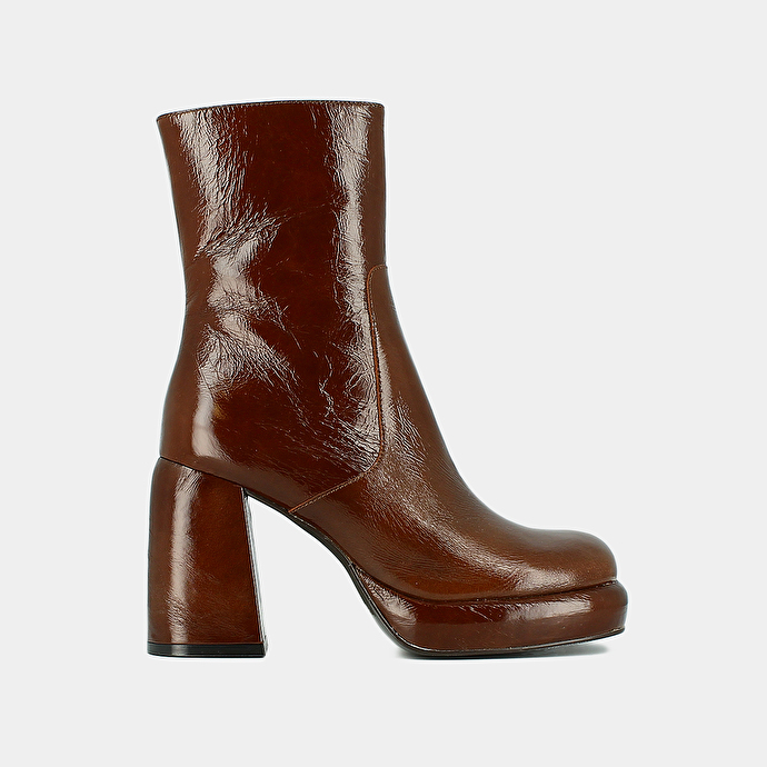 Boots à plateformes et bouts carrés  en cuir brillant marron
