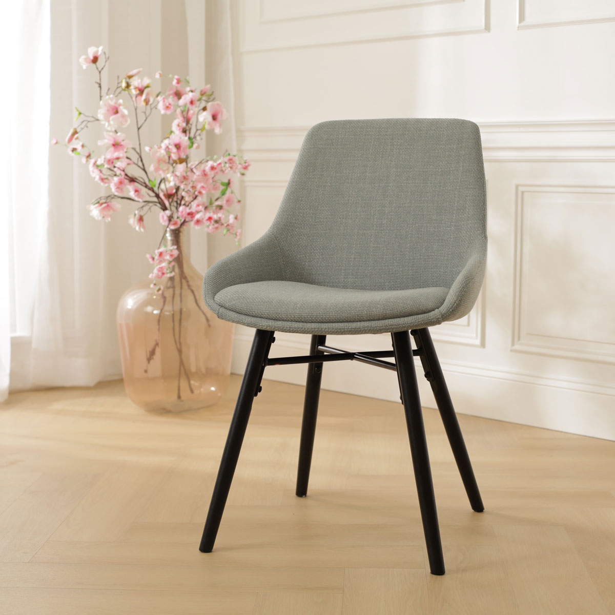 Eetkamerstoel Nena-Isa licht groen - zwart houten onderstel