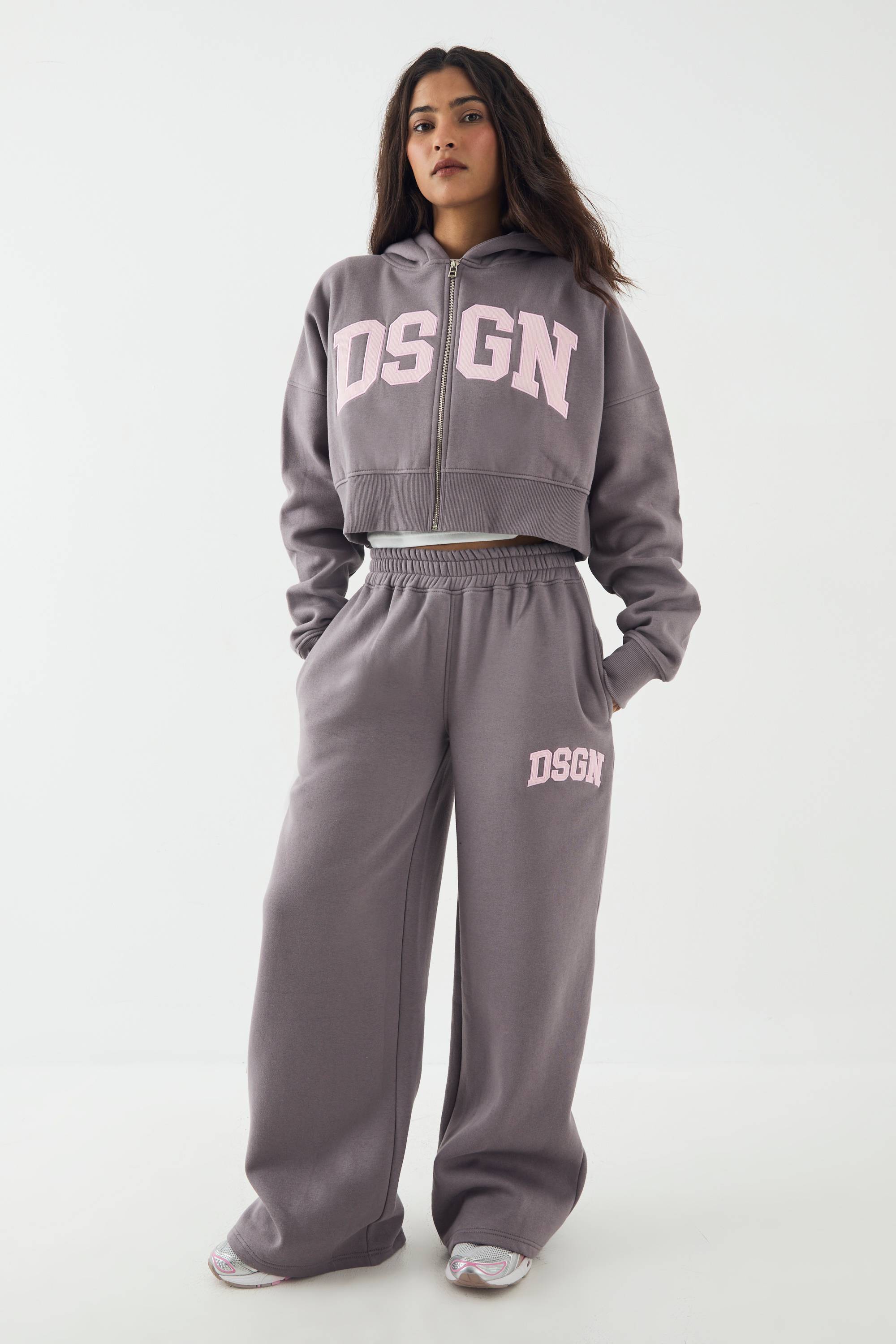 Jogging DSGN Studio à Jambes Droites avec Appliqué Cordon