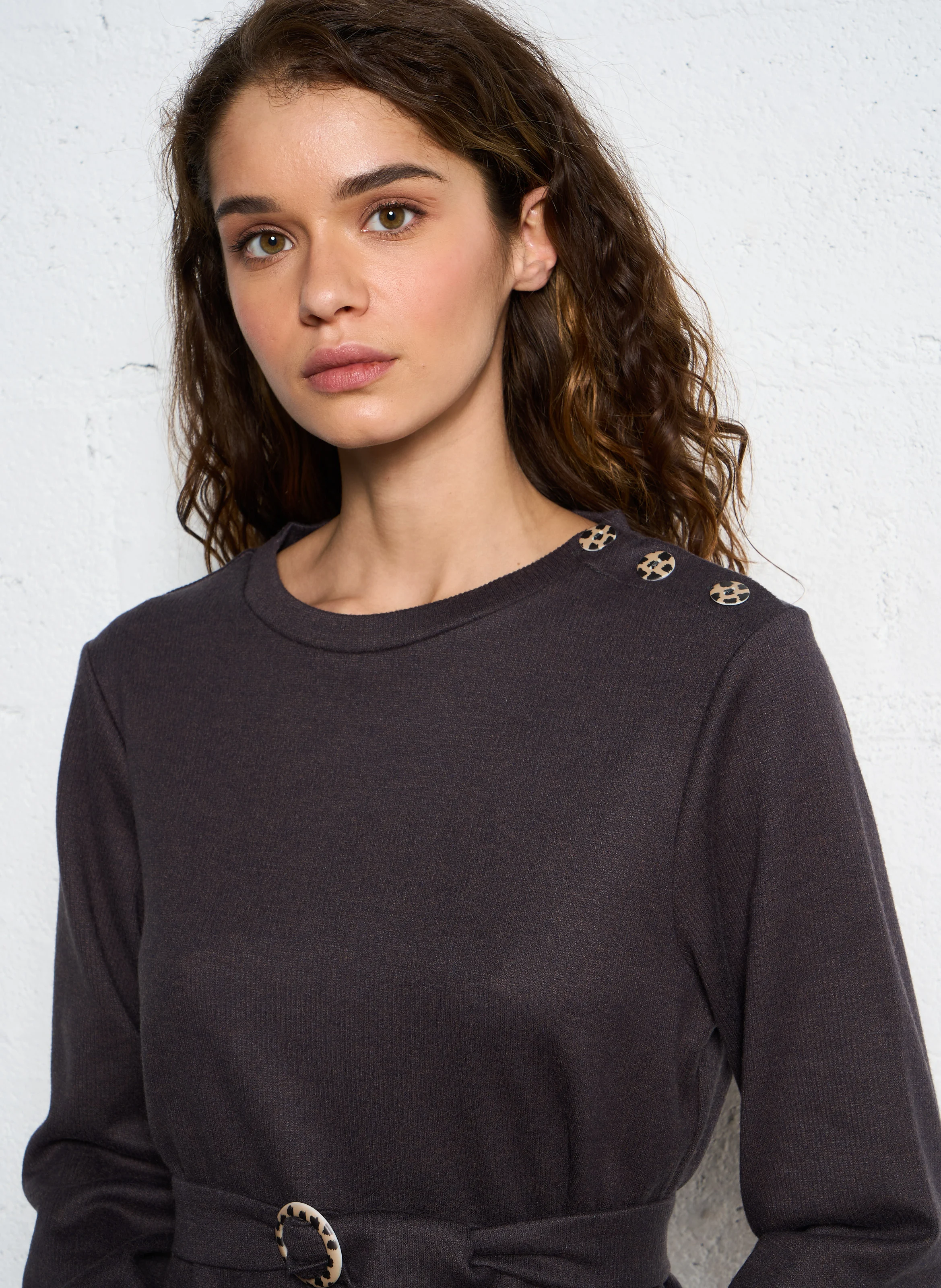 RAVENA - Robe courte ceinturée à manches longues | Gris
