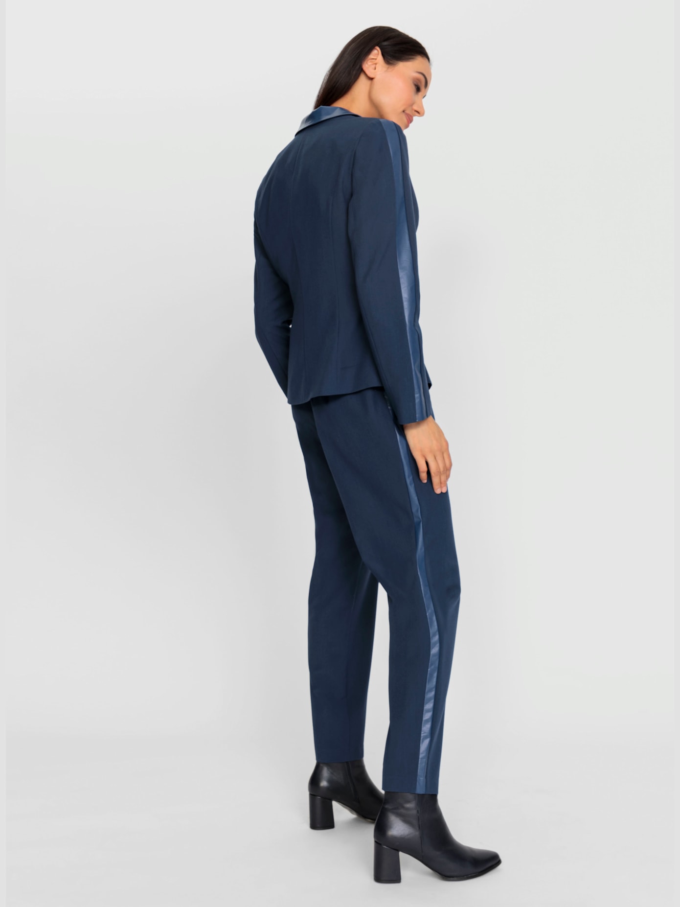 Tailleur pantalon détails en qualité lisse