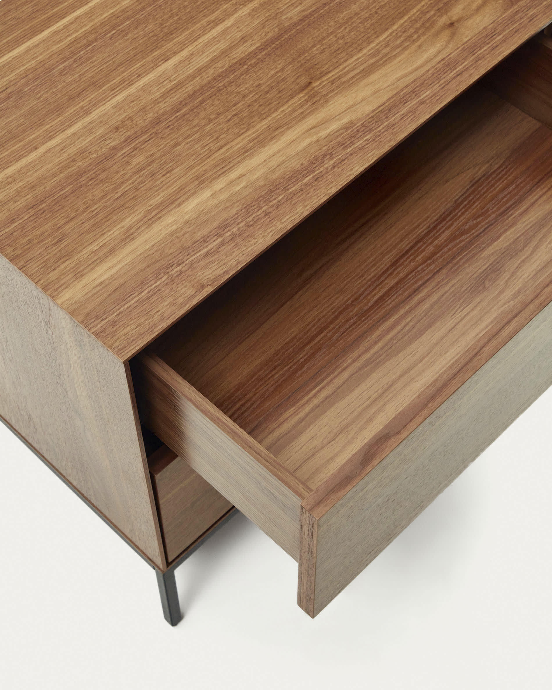 Kave Home - Vedrana bijzettafel, 2 laden in walnootfineer en zwarte