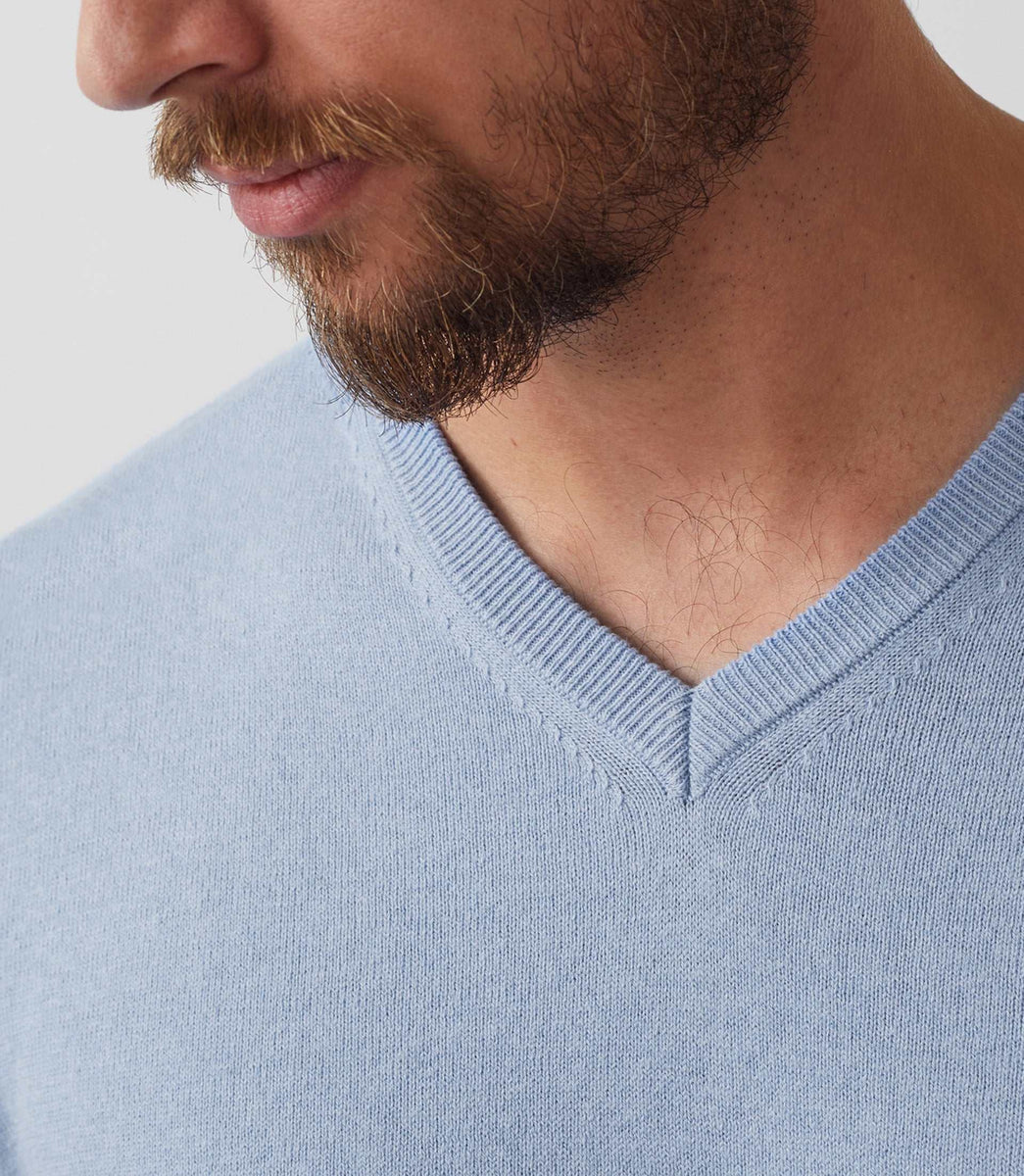 Pull col V bleu ciel 