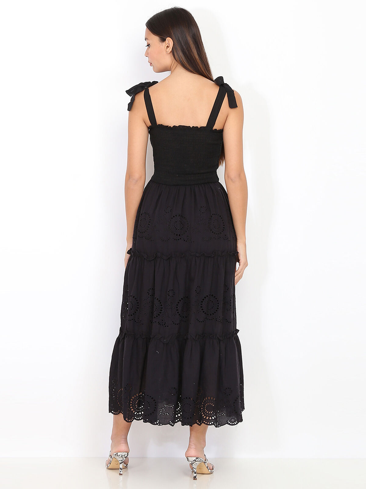 Robe longue à volants et broderie- Noir