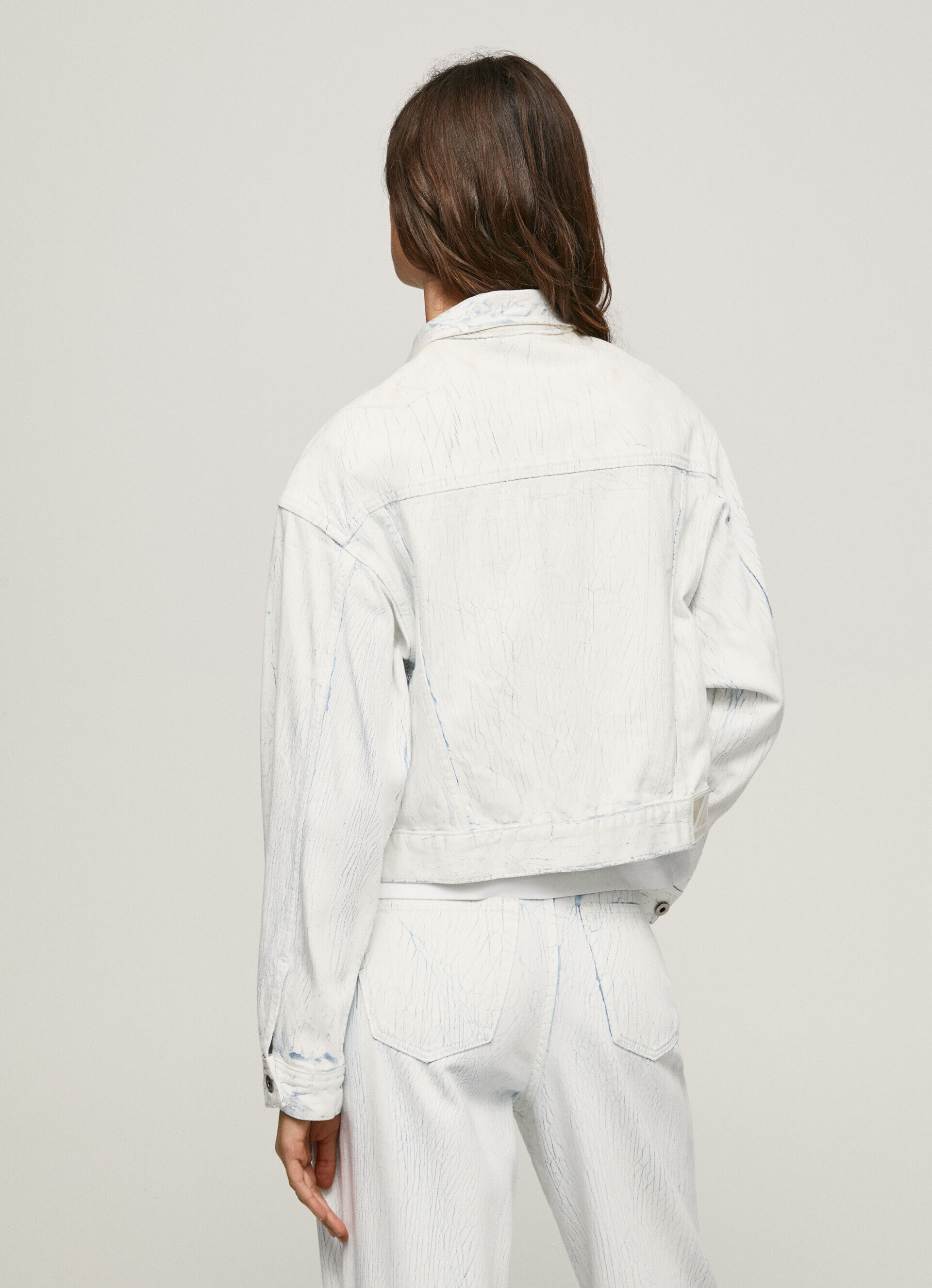 JAQUETA JEANS COM EFEITO DE SUJEIRA - jeans