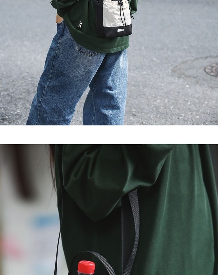 IOU - Nylon crossbodytas met trekkoordapplicatie