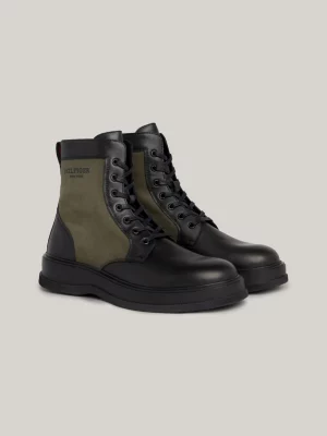 Botas de cano médio com cadarço em couro de textura mista