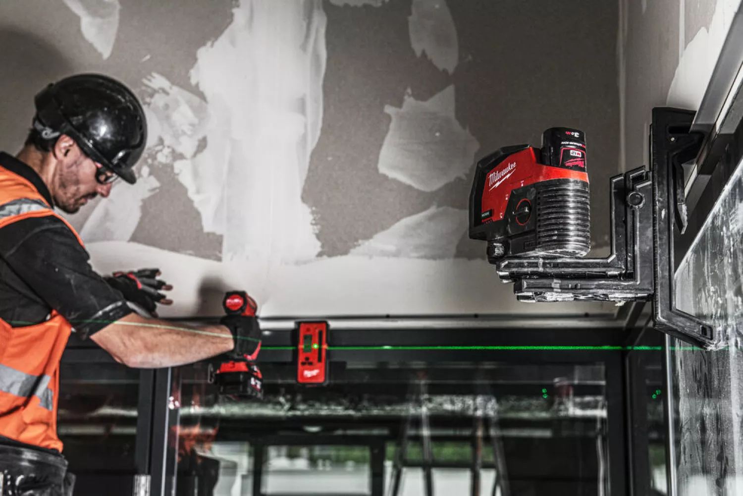 Milwaukee M12 CLLP-301C 12V Li-Ion accu laser set (1x 3,0Ah) in koffer - 2 lijnen - Groen - 38m