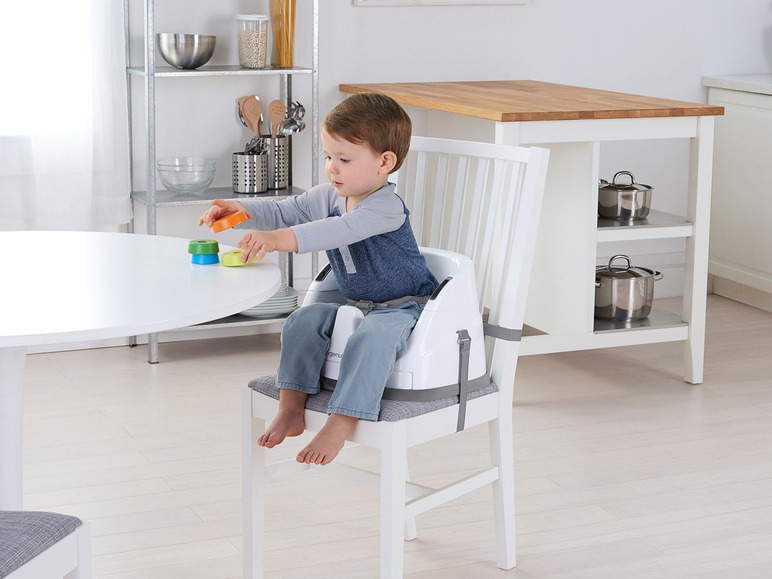 Stoelverhoger en kinderstoel in 1