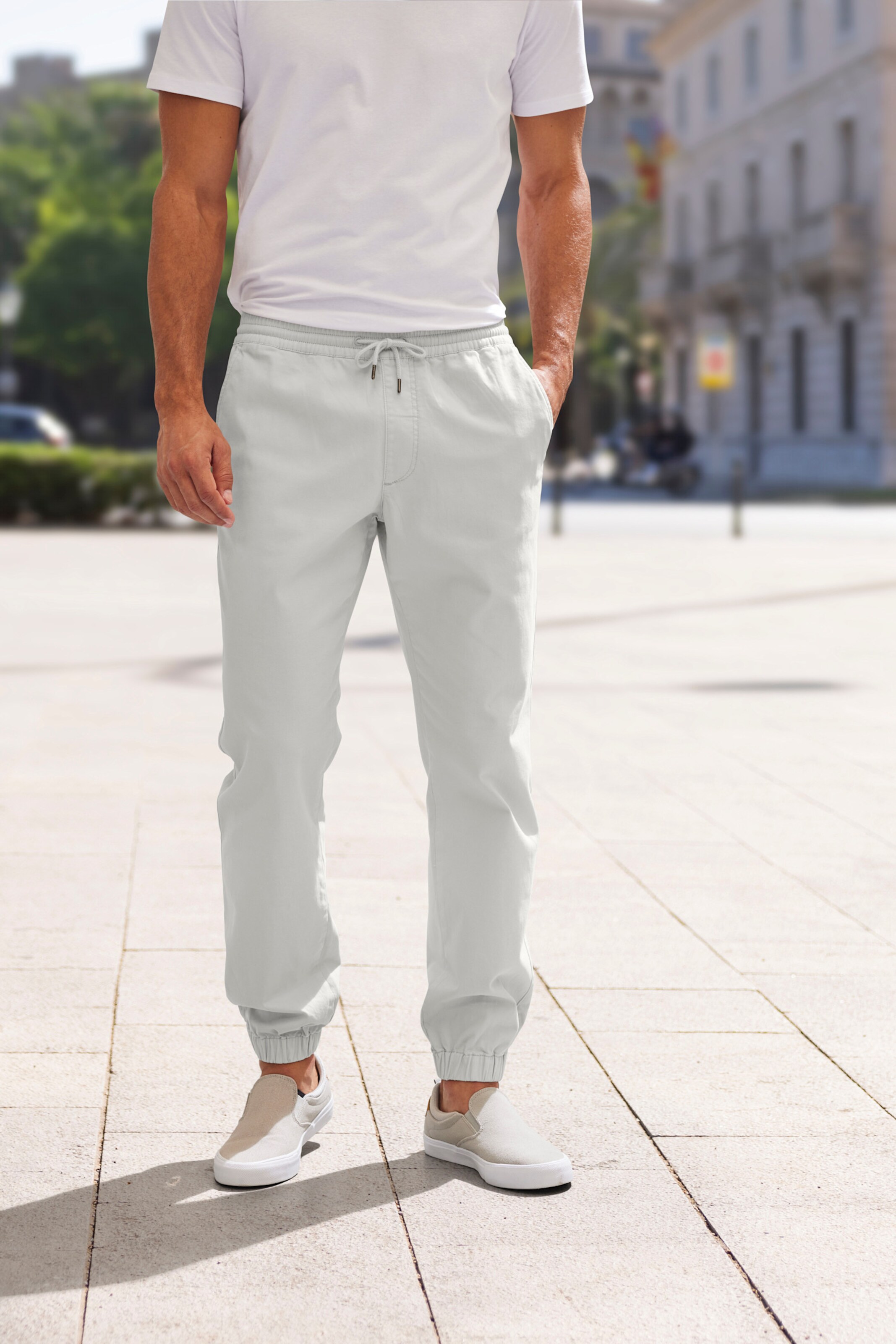 Jogger Pants in hellgrau
