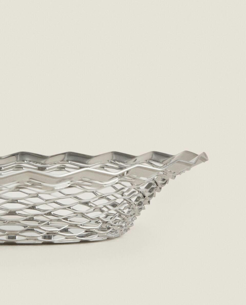 TIGELA DE METAL COM BORDA PERFURADA