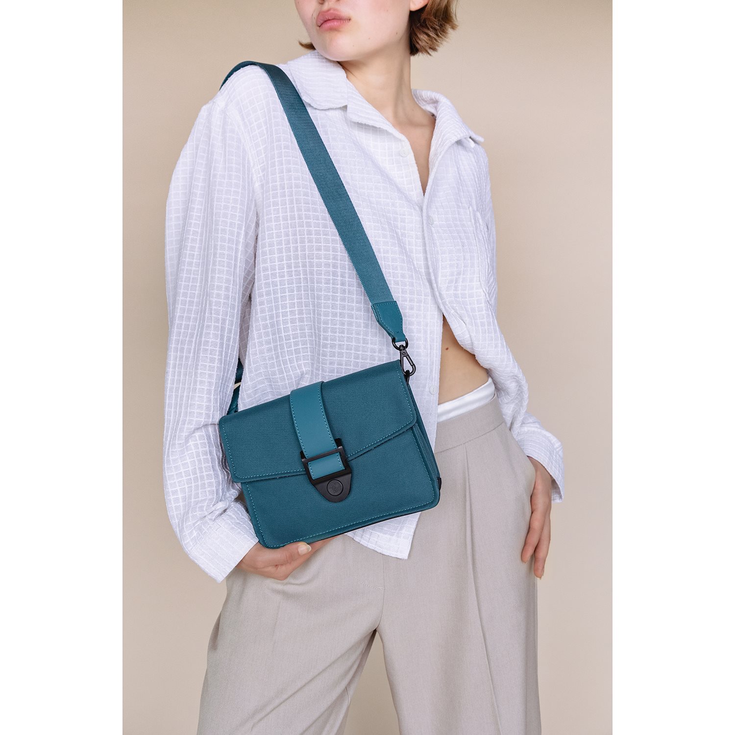 Bold Banana Crossbody M power petrol