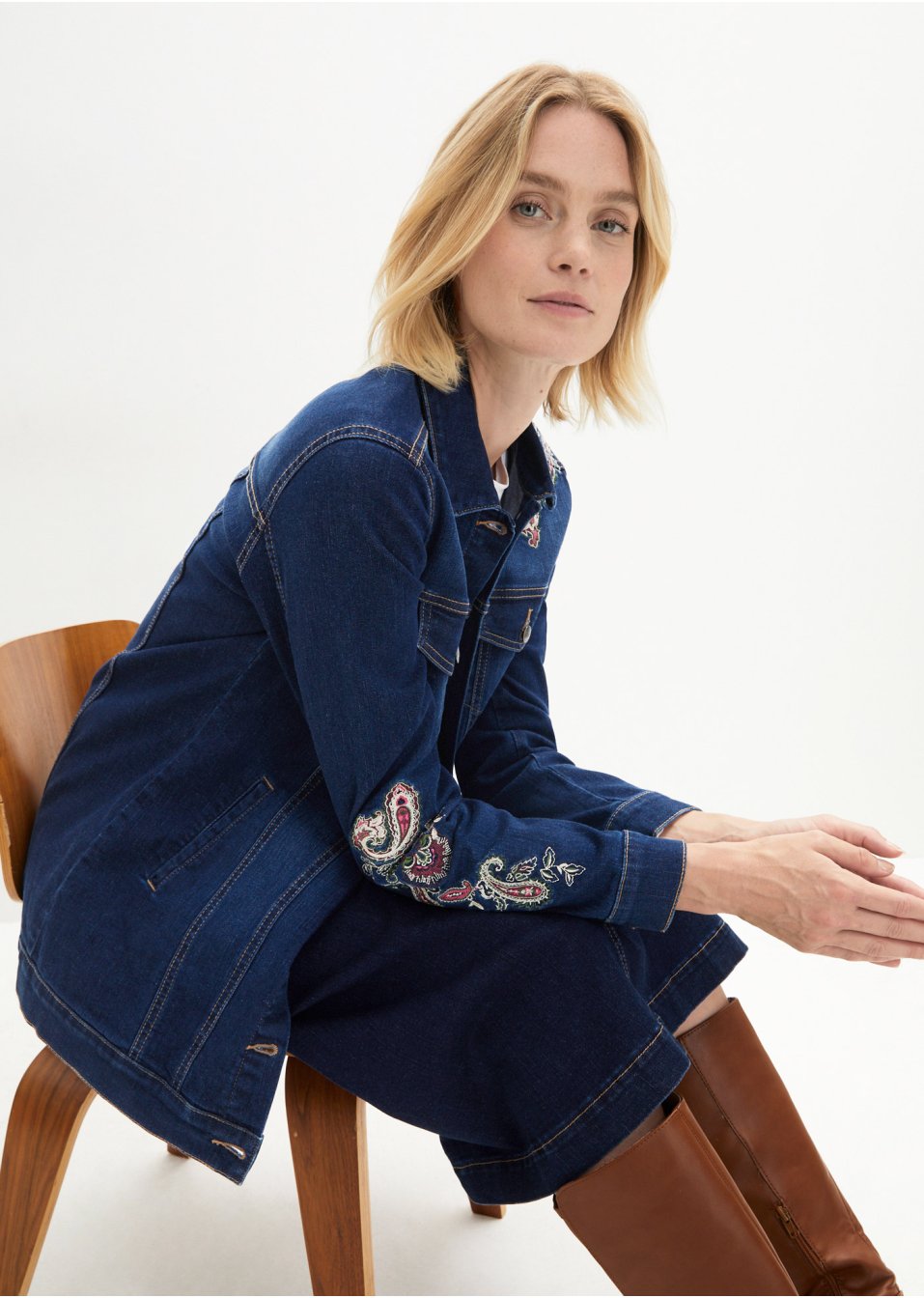 Veste en jean avec broderie