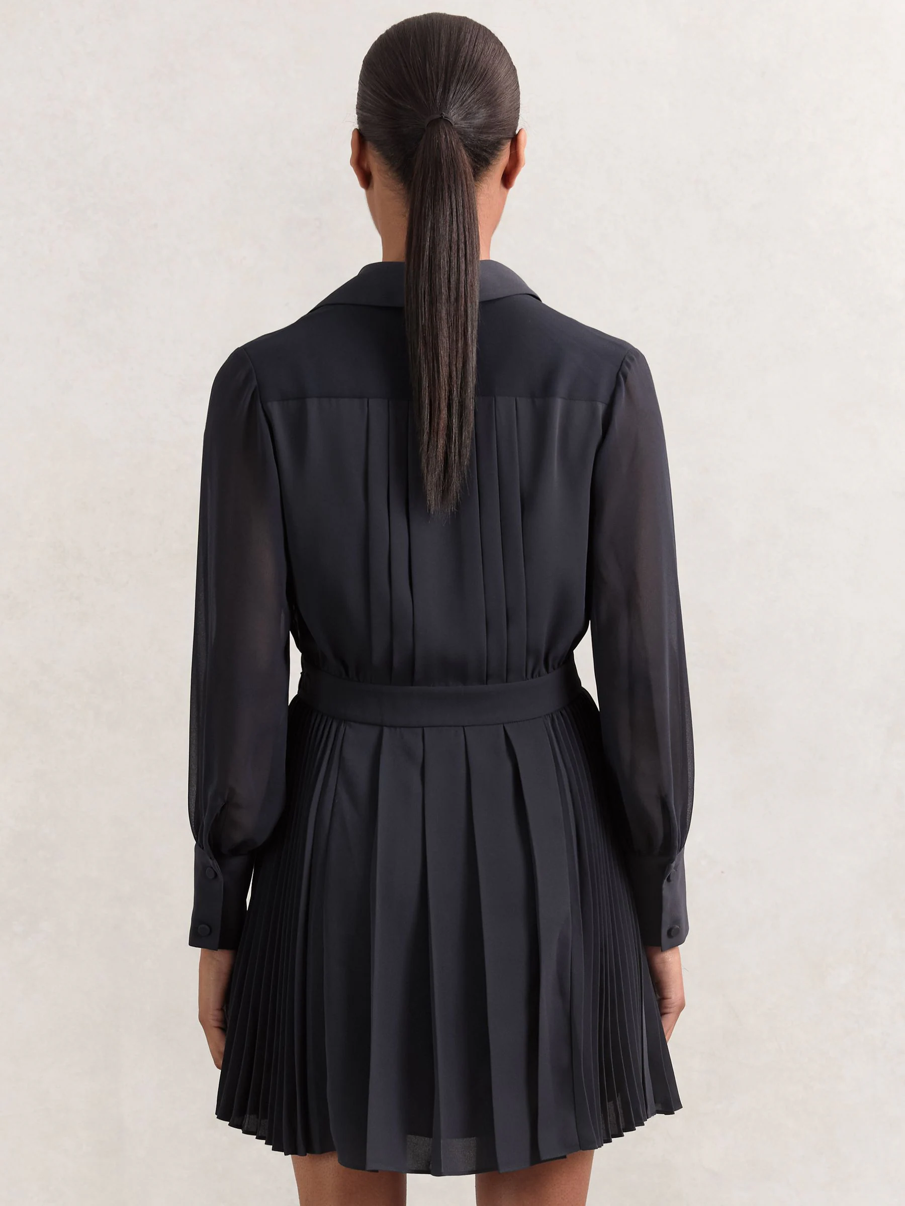 Marineblauw - Reiss Giselle geplooide mini-jurk met doorschijnende mouwen