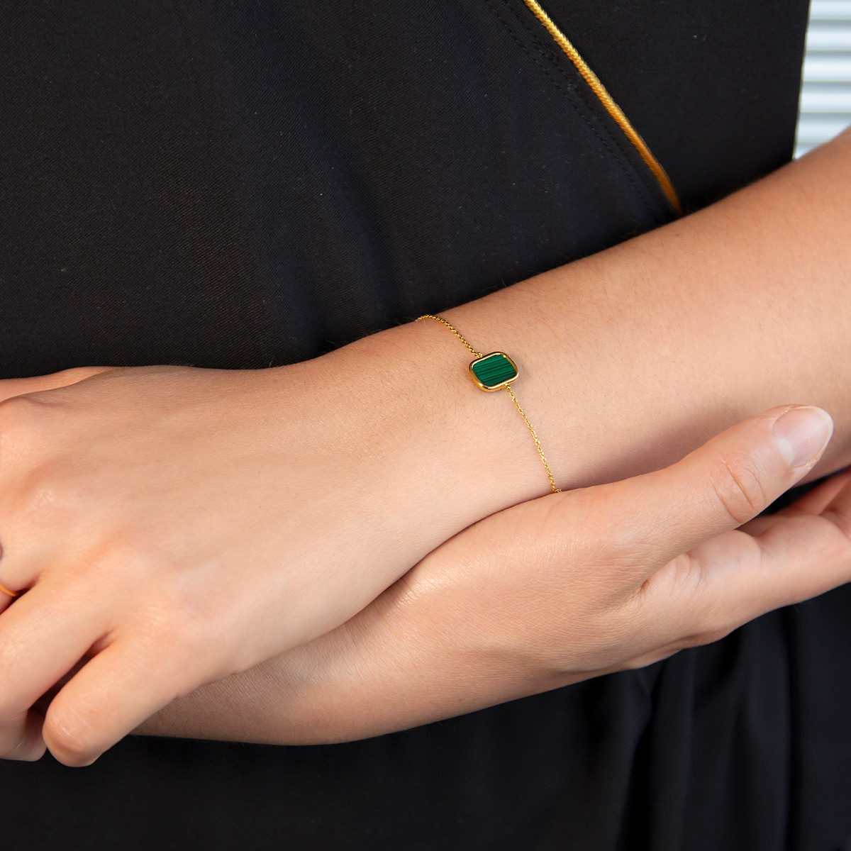 Bracelet or 750 jaune, malachite rectangulaire 18.5 cm