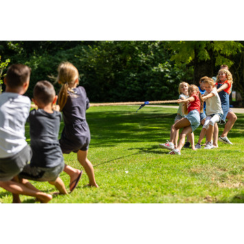 Outdoor play touwtrekken