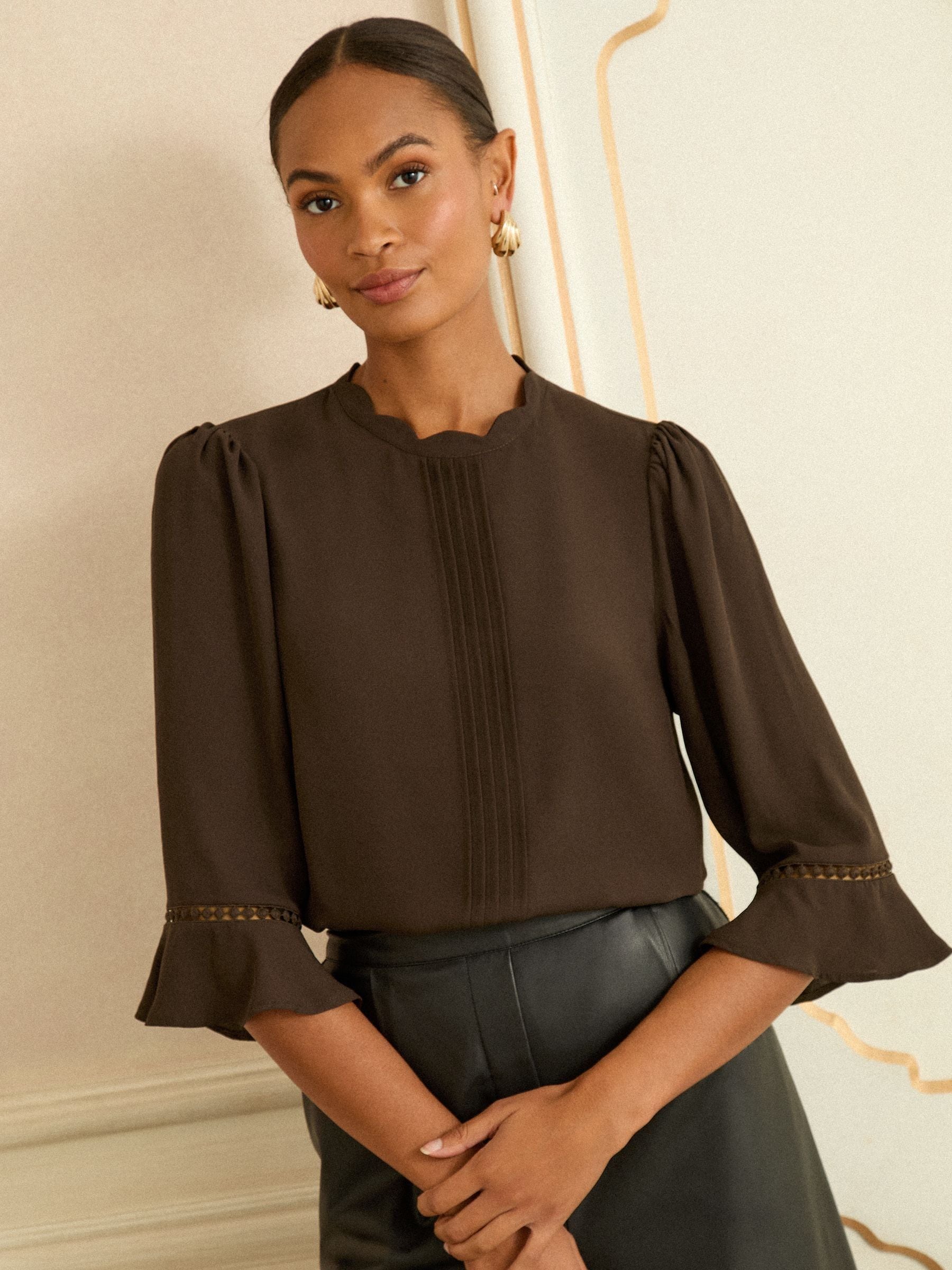 Chocoladebruin - Love & Roses 3/4 blouse met uitlopende mouwen