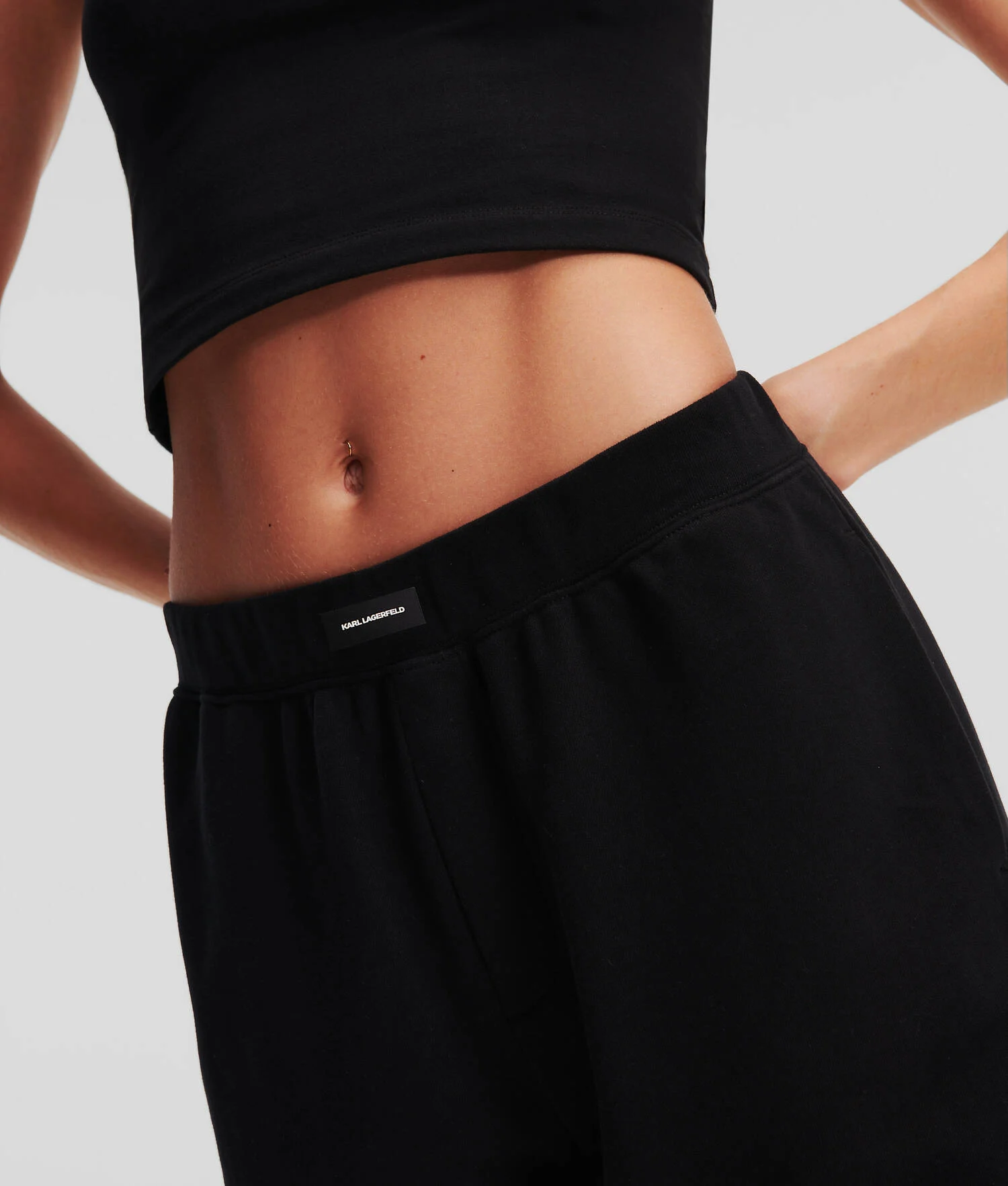 JOGGING À REVERS AVEC LOGO ESSENTIAL