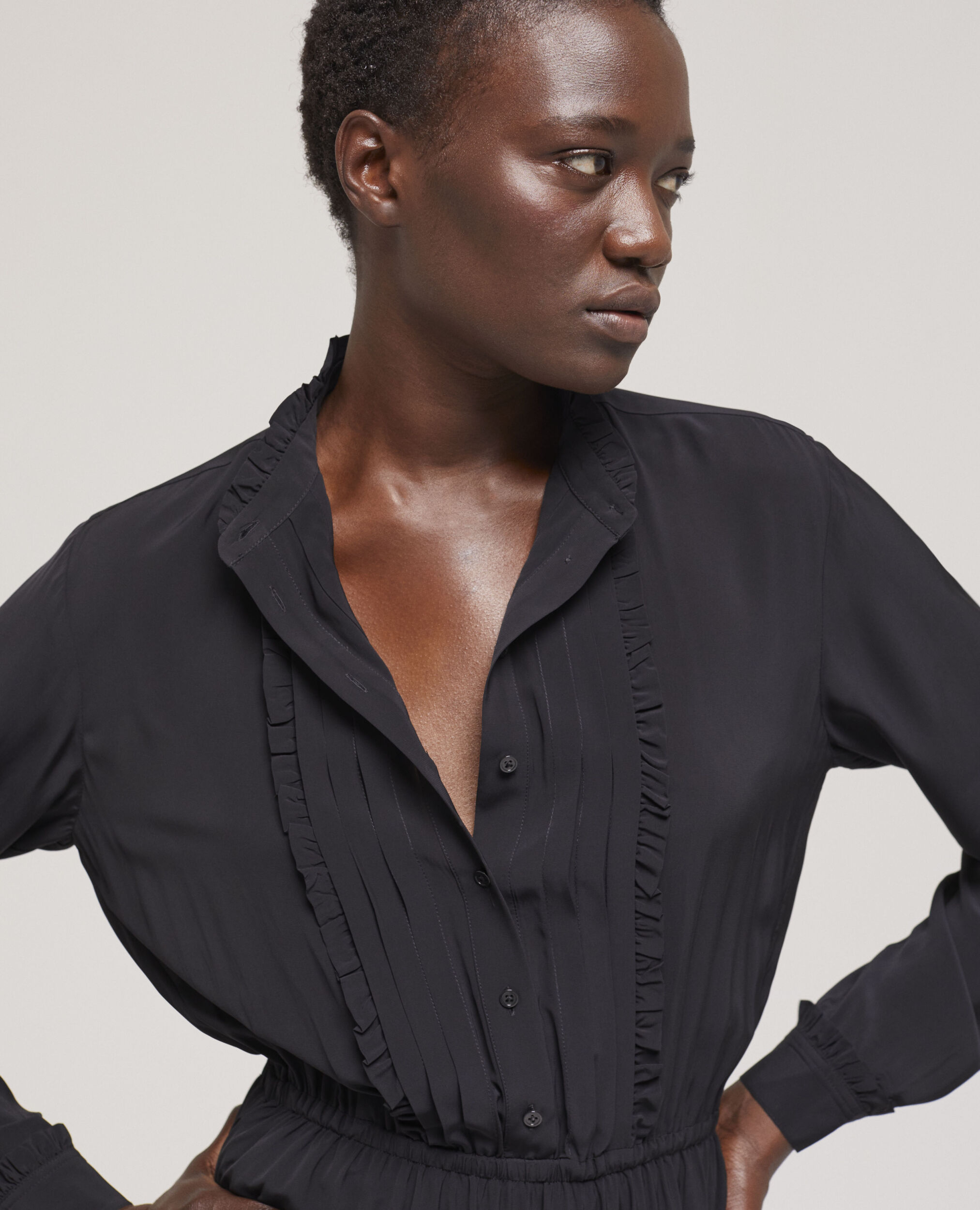 Robe courte décolletée noire