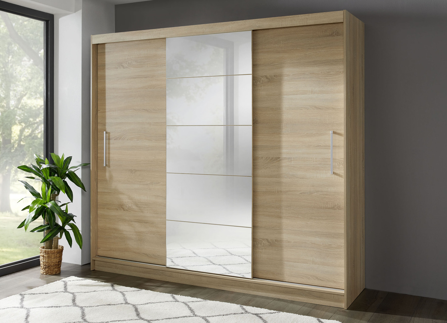 Durchdachter Schwebetürenschrank mit Spiegelfront