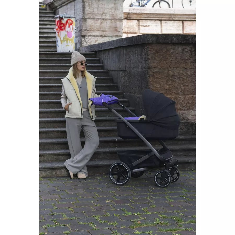 Werner Christ Baby Lammfellfußsack OSLO ICONIC LINE Batik-Violet