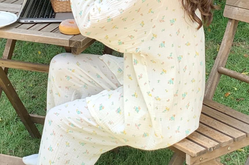 Siensien - Pyjamaset: Top met lange mouwen en bloemenprint + broek