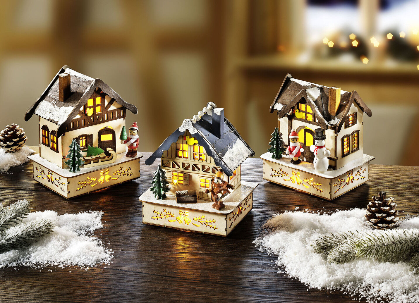Winterhäuschen aus Holz mit LED-Beleuchtung
