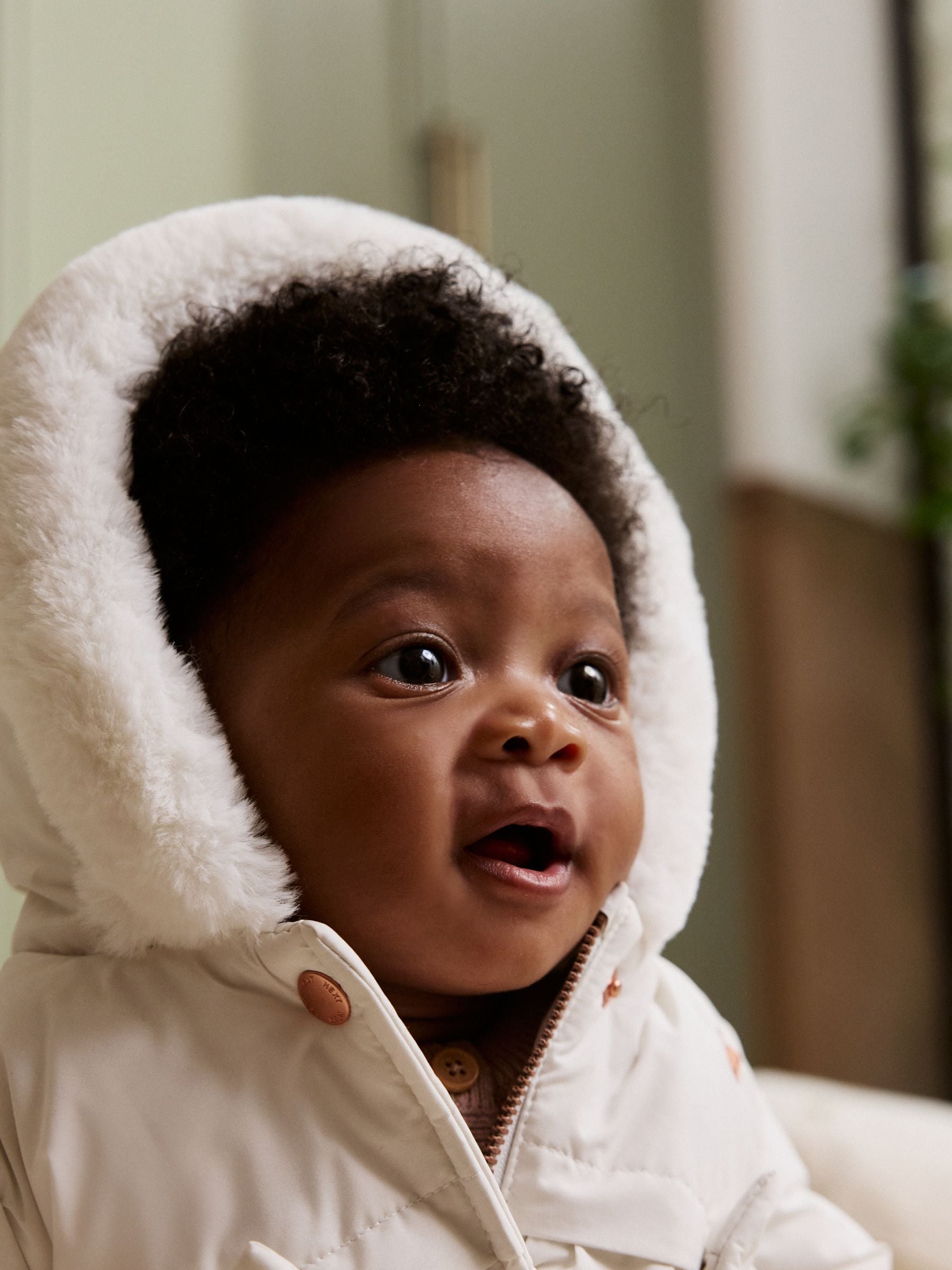 Wit - Gewatteerd babyjasje met strik (0mnd -2jr)