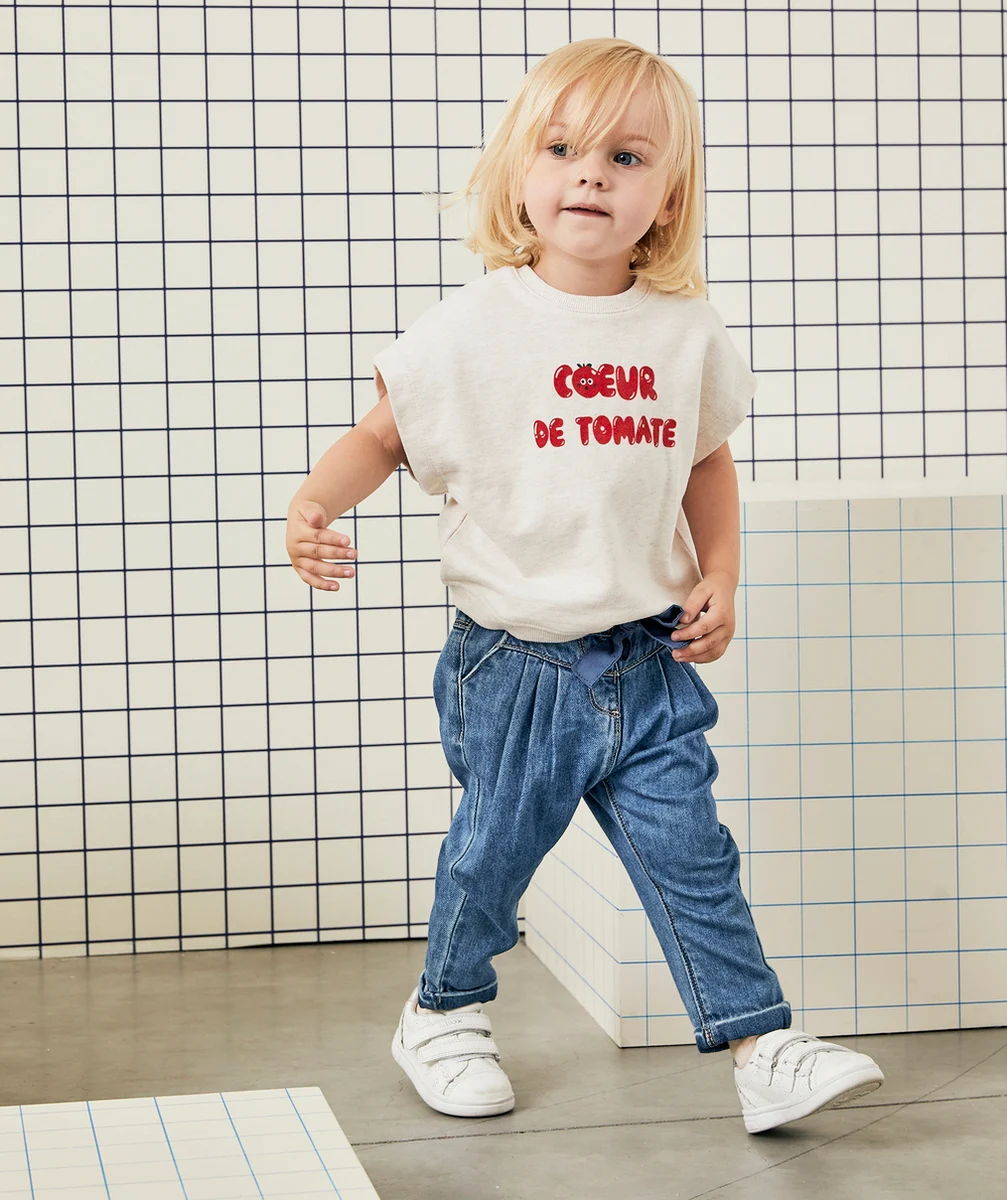 PANTALON RELAX BÉBÉ FILLE EN DENIM LOW IMPACT AVEC CEINTURE