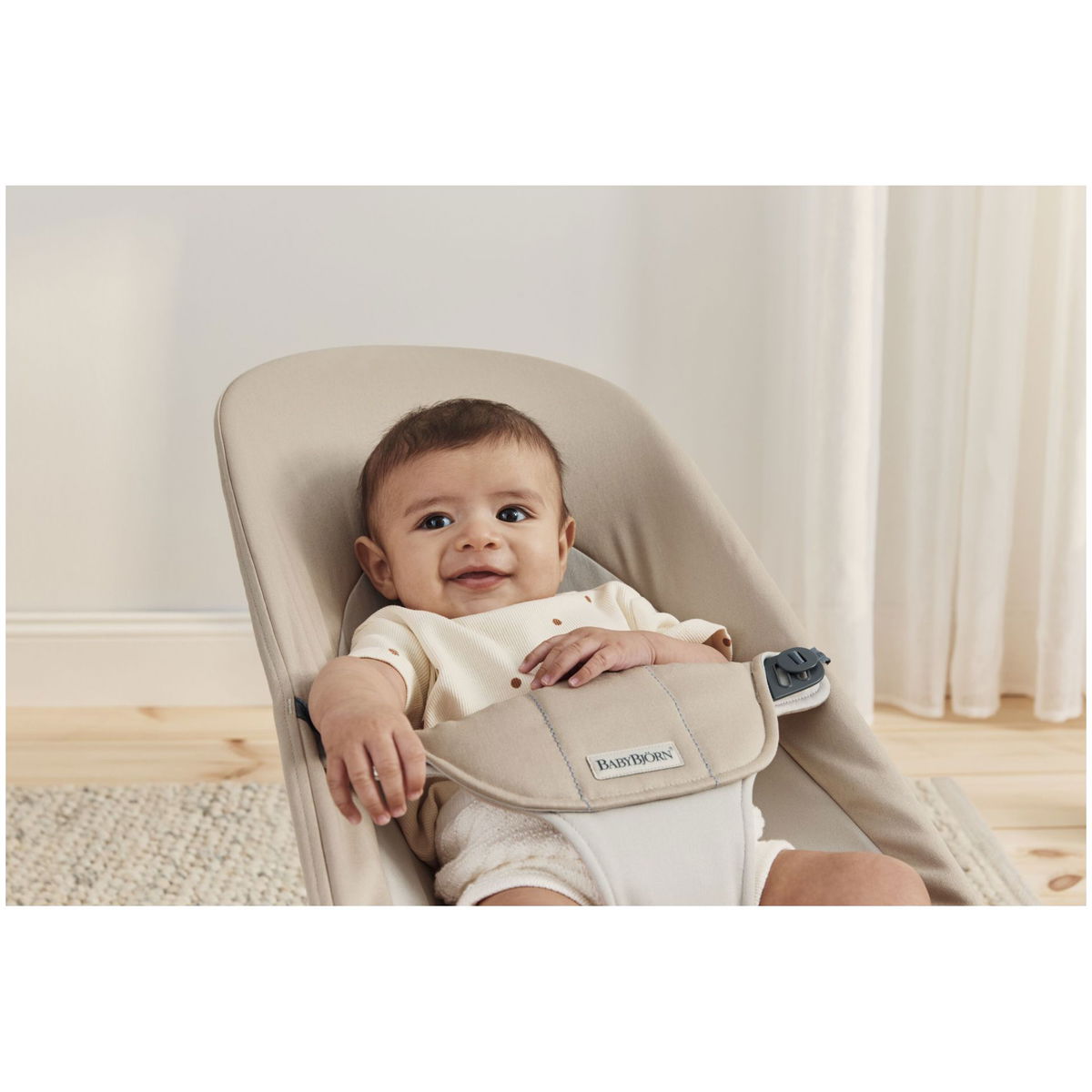 BabyBjörnBabyBjörn   Babywippe Balance Soft khaki beige