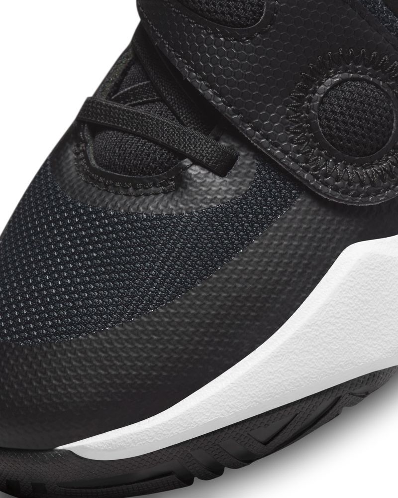 Chaussures de basket Nike Team Hustle D 11 Noir & Blanc pour enfant